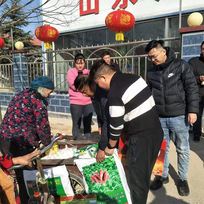 关爱贫困家庭，节日慰问活动